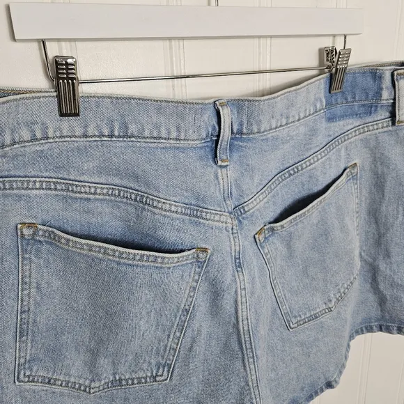 Abercrombie &amp; Fitch Jean Shorts Womens Size 18 Curve Love High Rise Mom Short 4&quot;