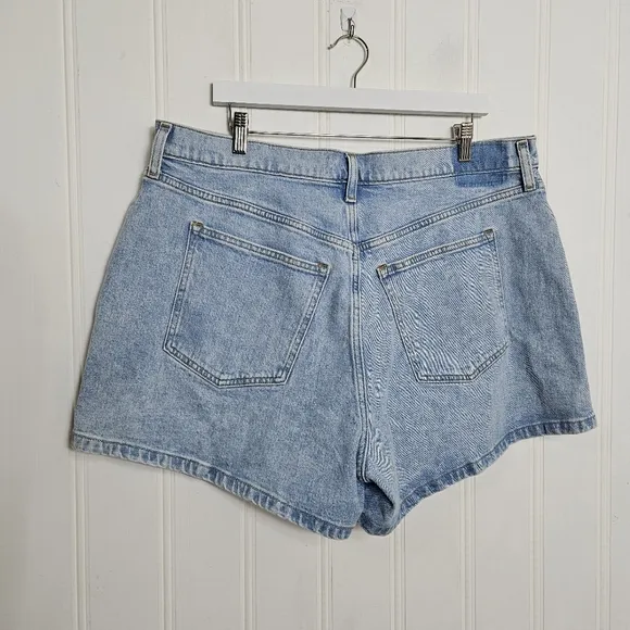 Abercrombie &amp; Fitch Jean Shorts Womens Size 18 Curve Love High Rise Mom Short 4&quot;