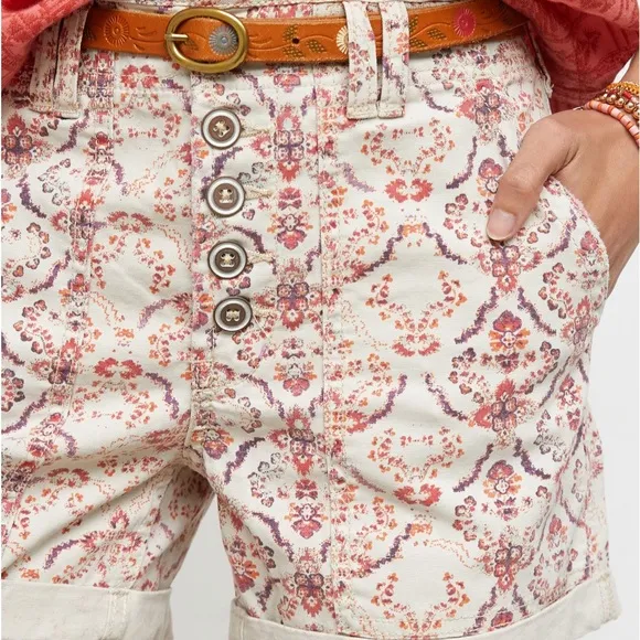 ANTHROPOLOGIE PILCRO THE WANDERER BOHO PRINT BUTTON FRONT CUFFED SHORTS **NWT**