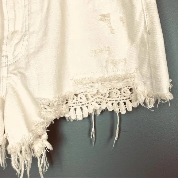 Free People shorts distressed denim light cream color lace size 28
