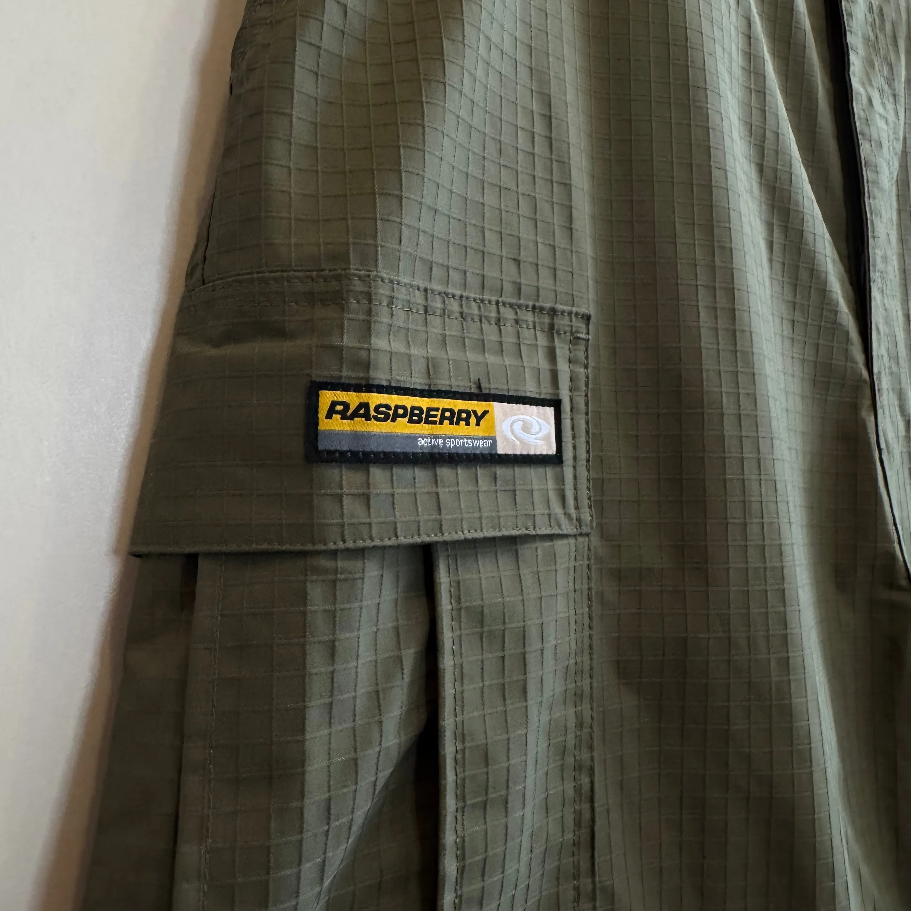 GV Gallery Tanker Cargo Zip Off Shorts Olive Size M