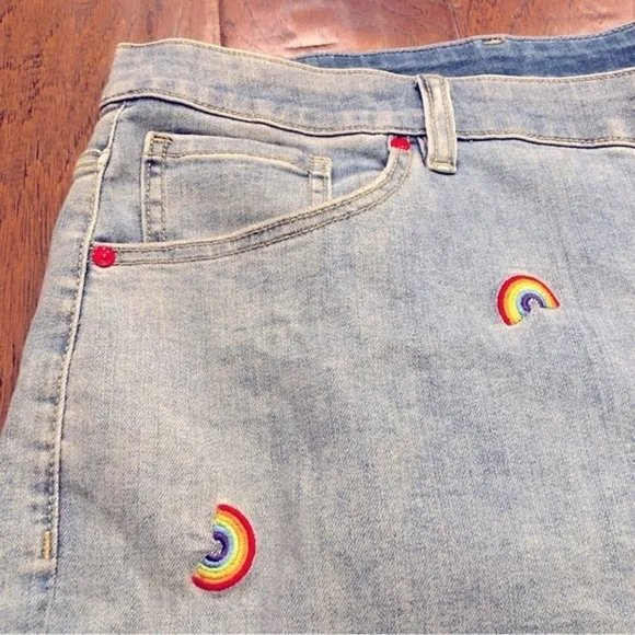 Lane Bryant rainbow embroidered light wash jean shorts 28