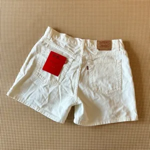Levi’s VINTAGE MADE IN USA denim Jean shorts. NWT. Women’s size 12