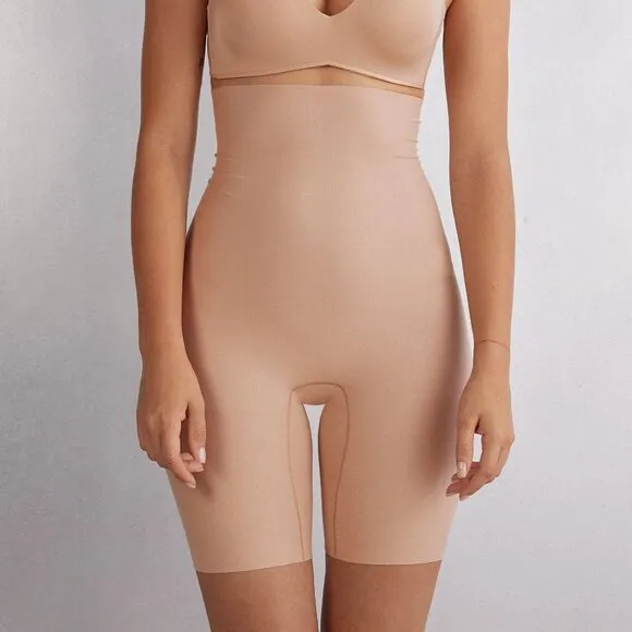 Light Shaping Cotton High Waist Shorts in Natural
