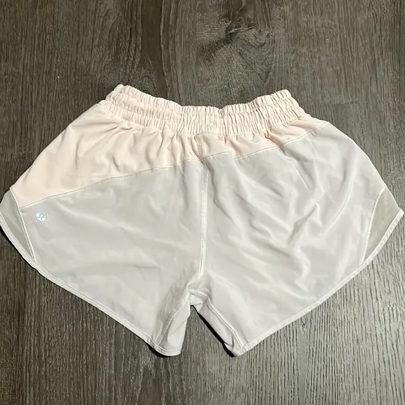 Lululemon Hotty Hot Short *AsymButter Pink / Light Chrome / Light Chrome Size 4