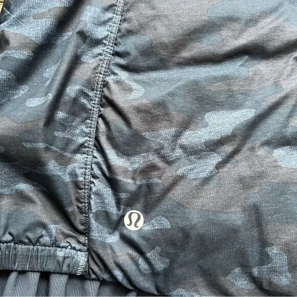 Lululemon Spring Fling Puffy Windbreaker Heathered Lotus Camo Oil Slick Blue 8