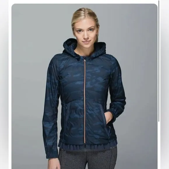 Lululemon Spring Fling Puffy Windbreaker Heathered Lotus Camo Oil Slick Blue 8