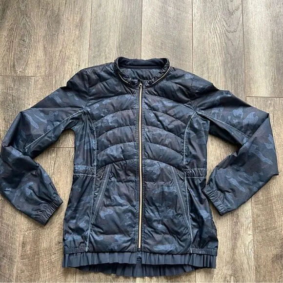 Lululemon Spring Fling Puffy Windbreaker Heathered Lotus Camo Oil Slick Blue 8