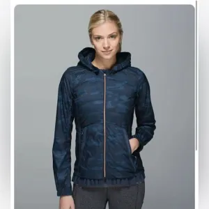 Lululemon Spring Fling Puffy Windbreaker Heathered Lotus Camo Oil Slick Blue 8