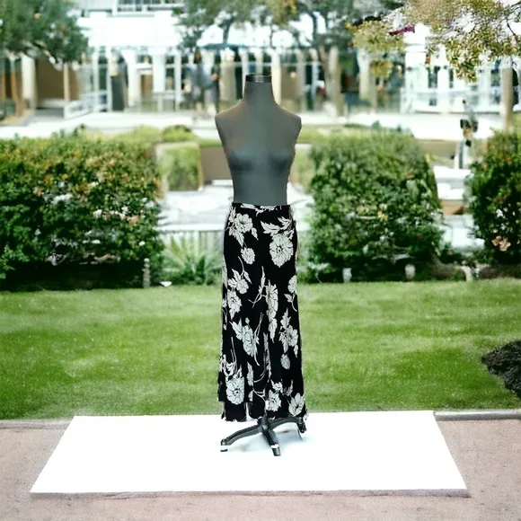 NWT JONES NEW YORK Skirt Black Cream Floral Silk Skirt Flirty Maxi Skirt