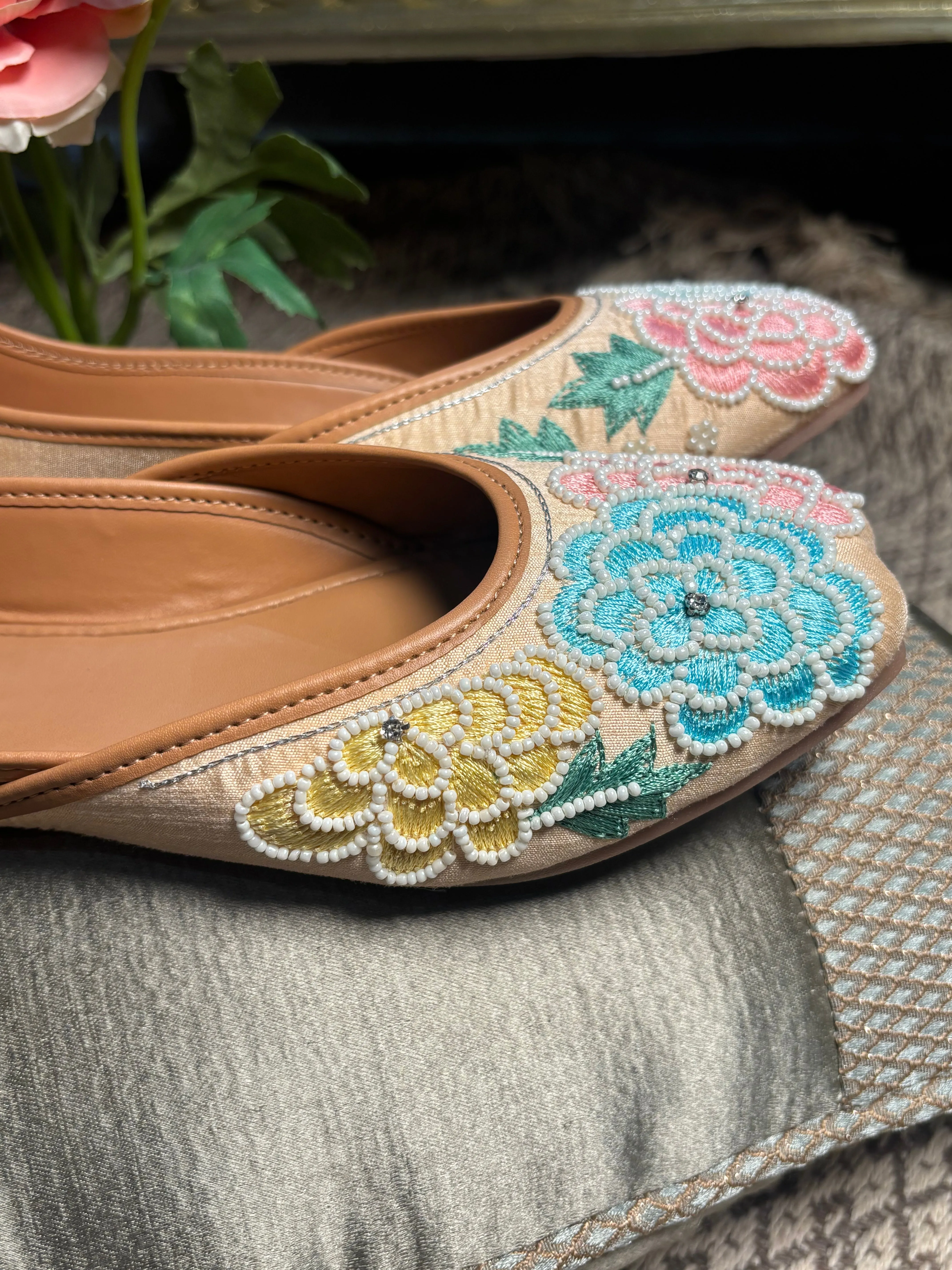 Pastel Phulkari Punjabi Jutti