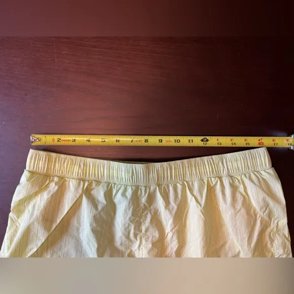Stio women’s second light shorts. 4” inseam. Size Large. NWT.