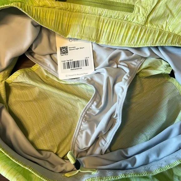 Stio women’s second light shorts. 4” inseam. Size Large. NWT.
