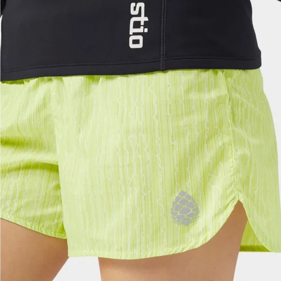 Stio women’s second light shorts. 4” inseam. Size Large. NWT.