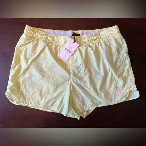 Stio women’s second light shorts. 4” inseam. Size Large. NWT.