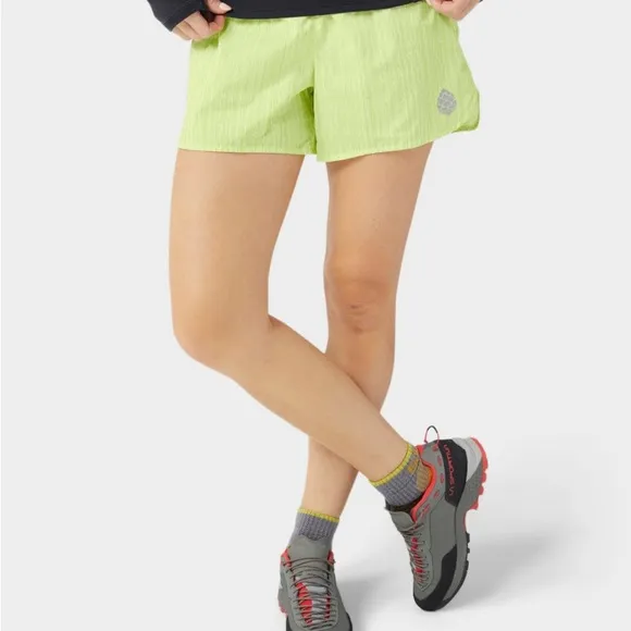 Stio women’s second light shorts. 4” inseam. Size Large. NWT.