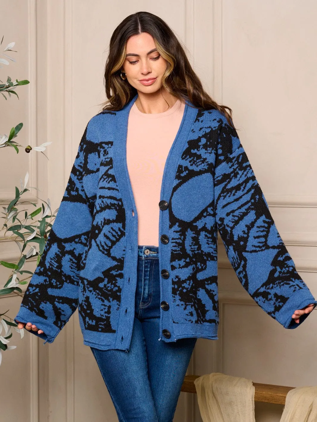 WOMEN'S LONG BELL SLEEVE BUTTON CLOSURE PRINTED SWEATER