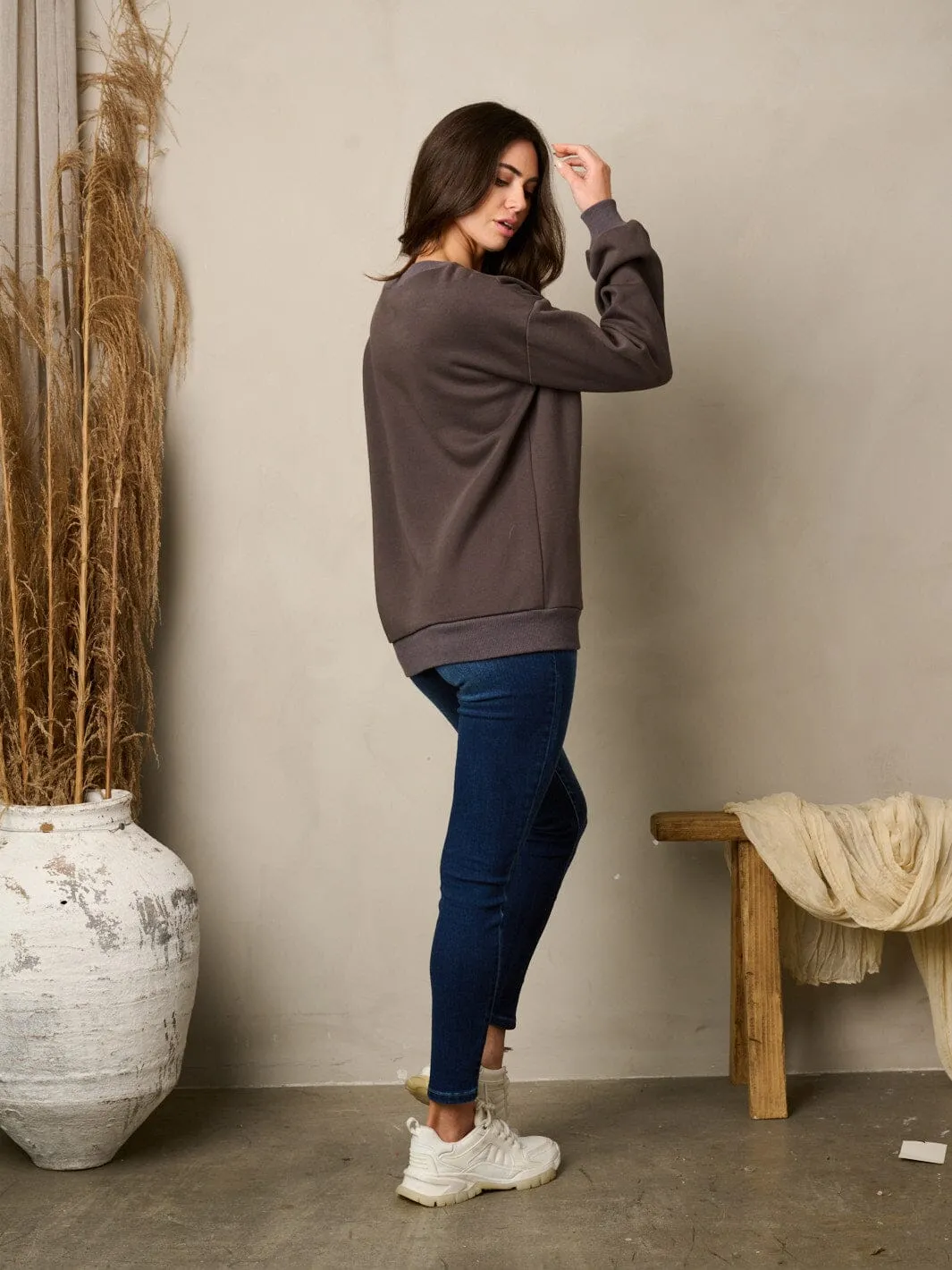 WOMEN'S LONG SLEEVE GRAPHIC SWEATER